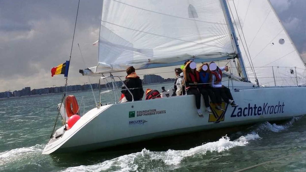 kids aboard zachte kracht sailing boat