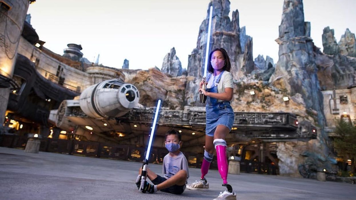 kids-at-Galaxys-Edge-with-lightsabers storytelling after covid