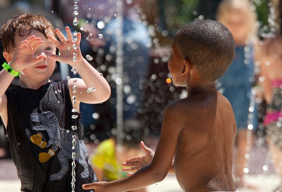 kids play in Splash Pad Hattiesburg Zoo