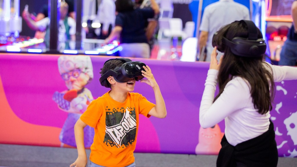 kids playing SPREE VR Playground