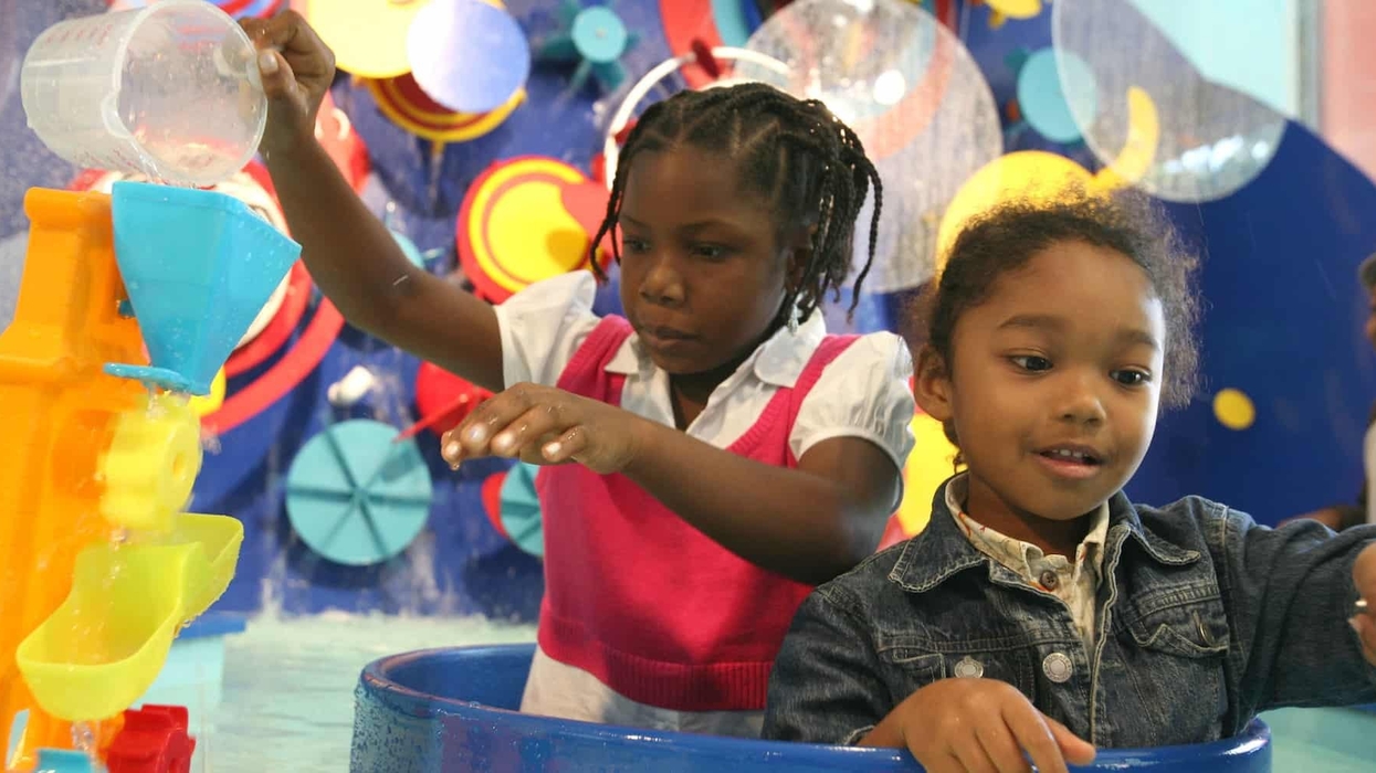 Kids water play at Brooklyn Children's Museum
