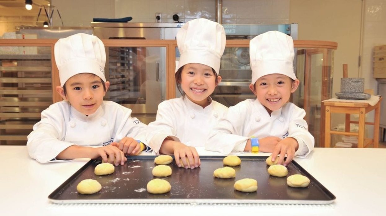 KidZania Bakery, three young bakers