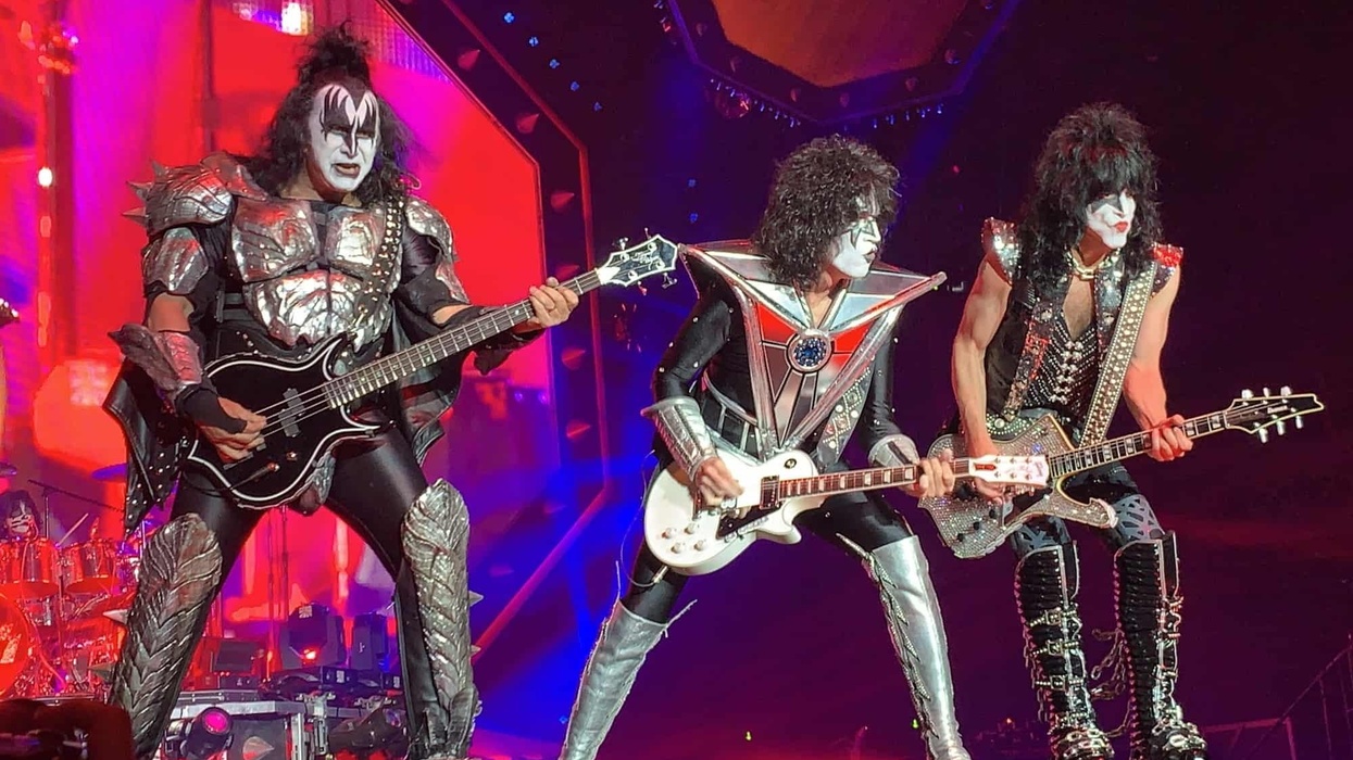 kiss band performing