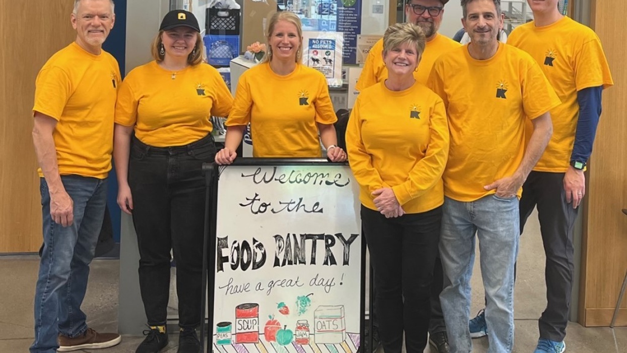 Kraemer Design + Production Food Pantry volunteers