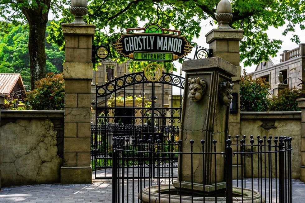 Lagotronics Projects Ghostly Manor entrance