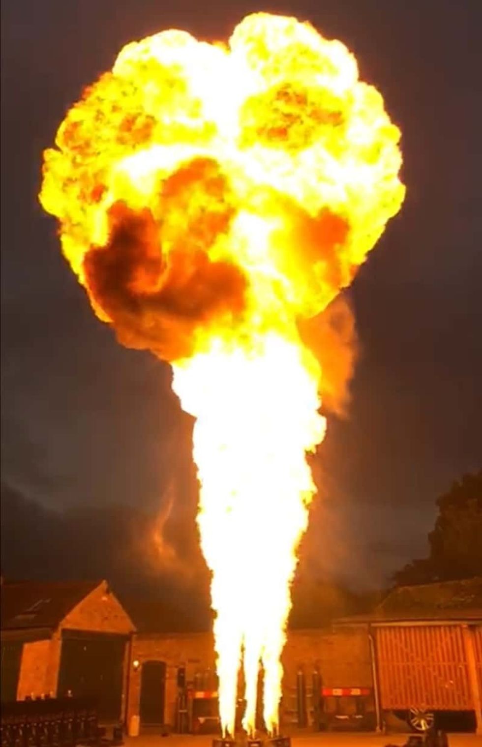 Large fireball produced by Luminous liquid flame system