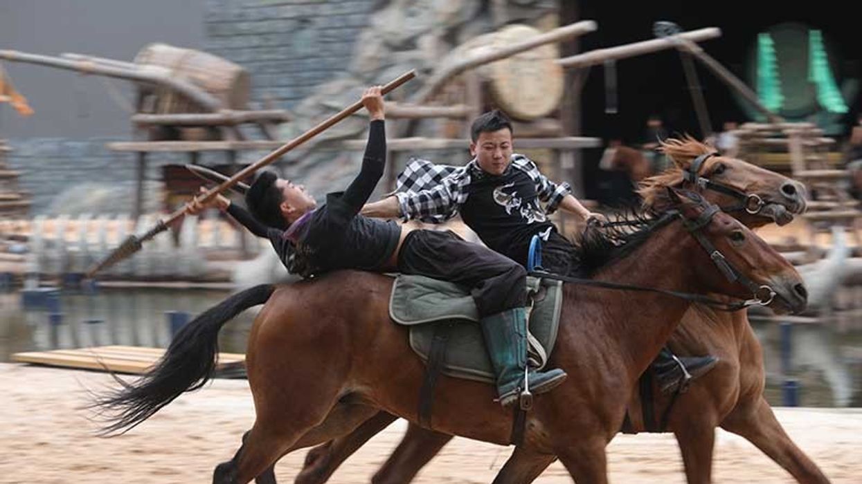 Lasereffect Yunnan Happy World theme park spectacular multimedia stunt show