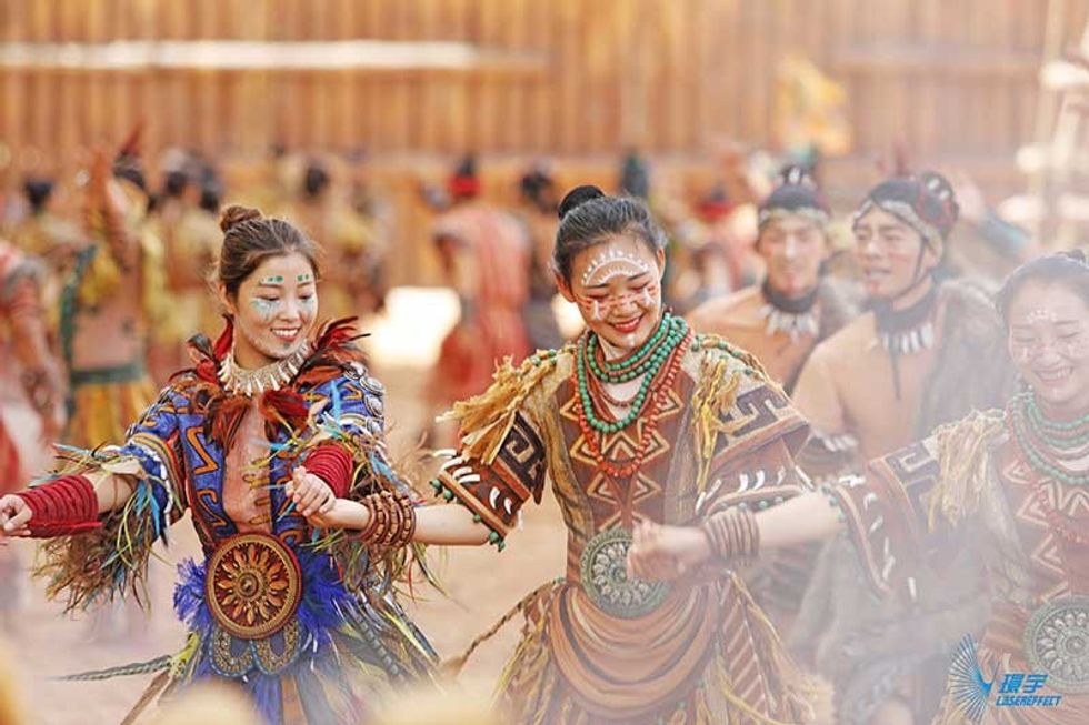Lasereffect Yunnan Happy World theme park spectacular multimedia stunt show