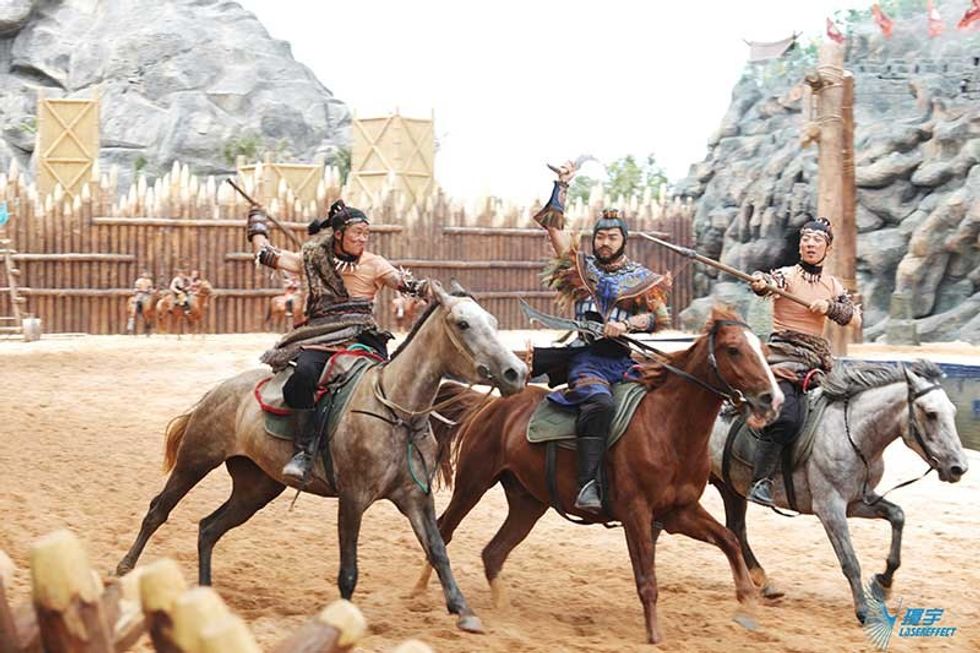 Lasereffect Yunnan Happy World theme park spectacular multimedia stunt show
