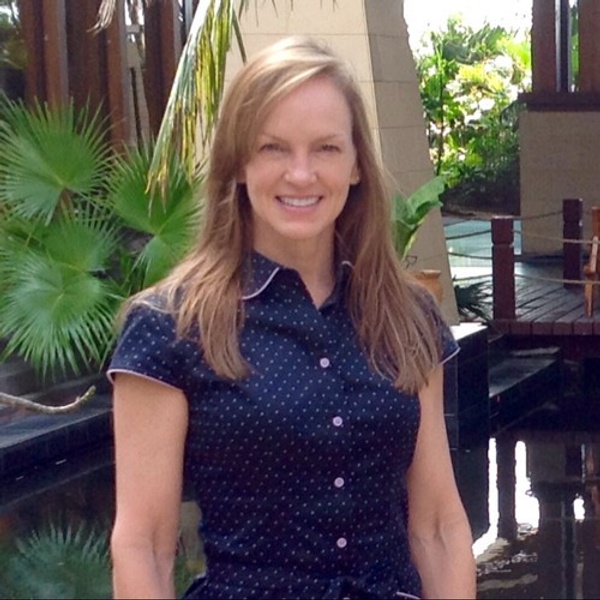 Laura Simmons headshot