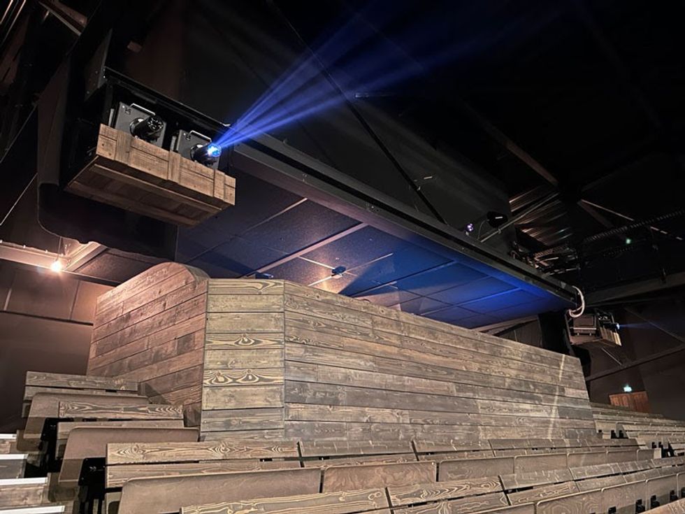 Le Mime et Le Etoile Digital Projection