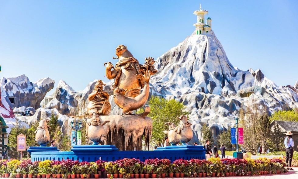 Legacy Entertainment Shanghai Haichang Ocean Park mountain