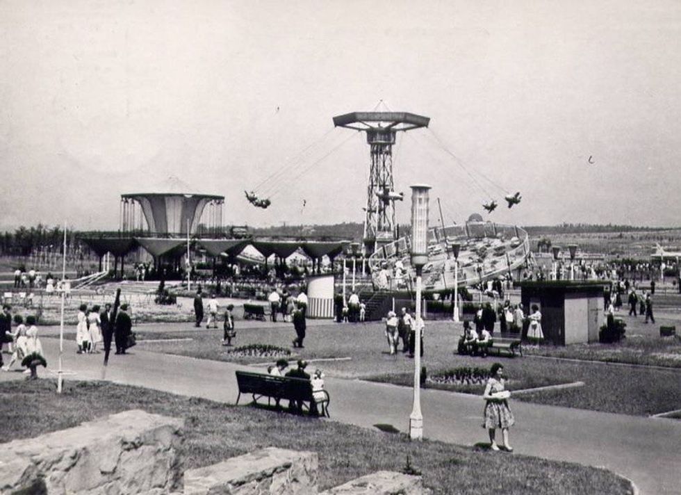 legendia vintage theme park rides