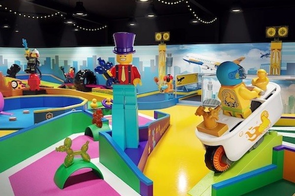 LEGOLAND Adventure Golf top hat and bath tub