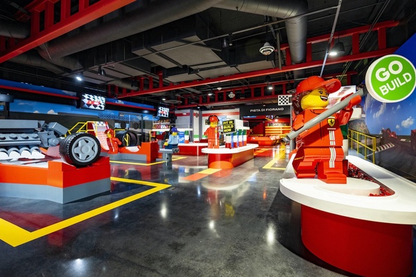 LEGOLAND California LEGO Ferrari Build & Race go