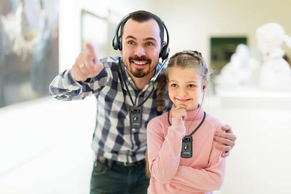ListenTALK-parent-and-child-listening-audio-guide-in-museum