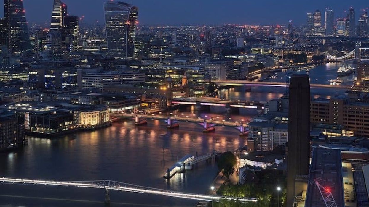 london bridges illuminated river