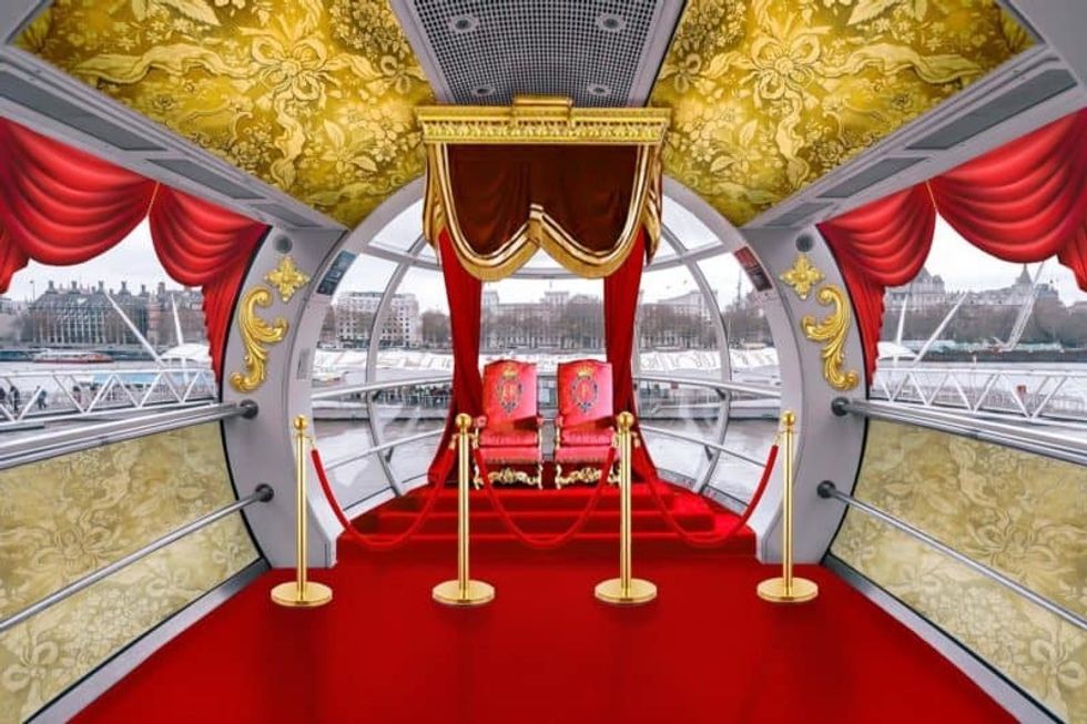 london eye throne pod