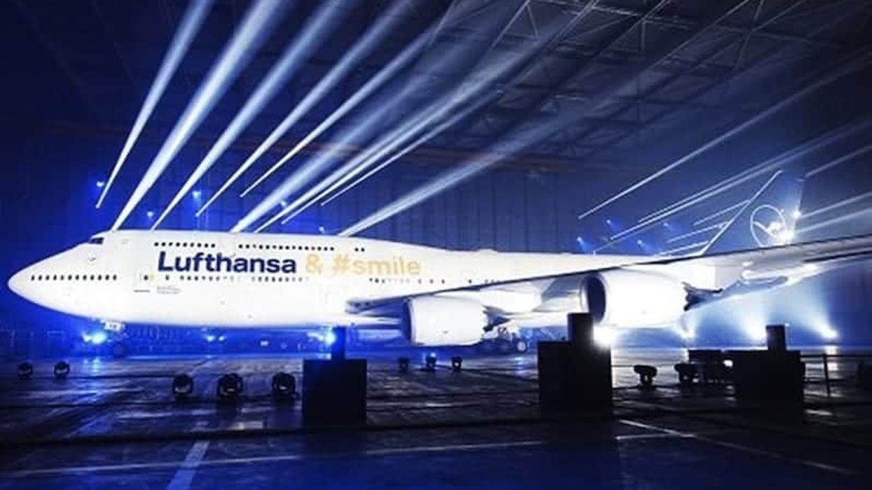 Lufthansa-Christie-projection-on-plane