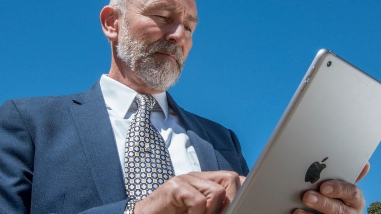 man uses Balboa park tour app by guru