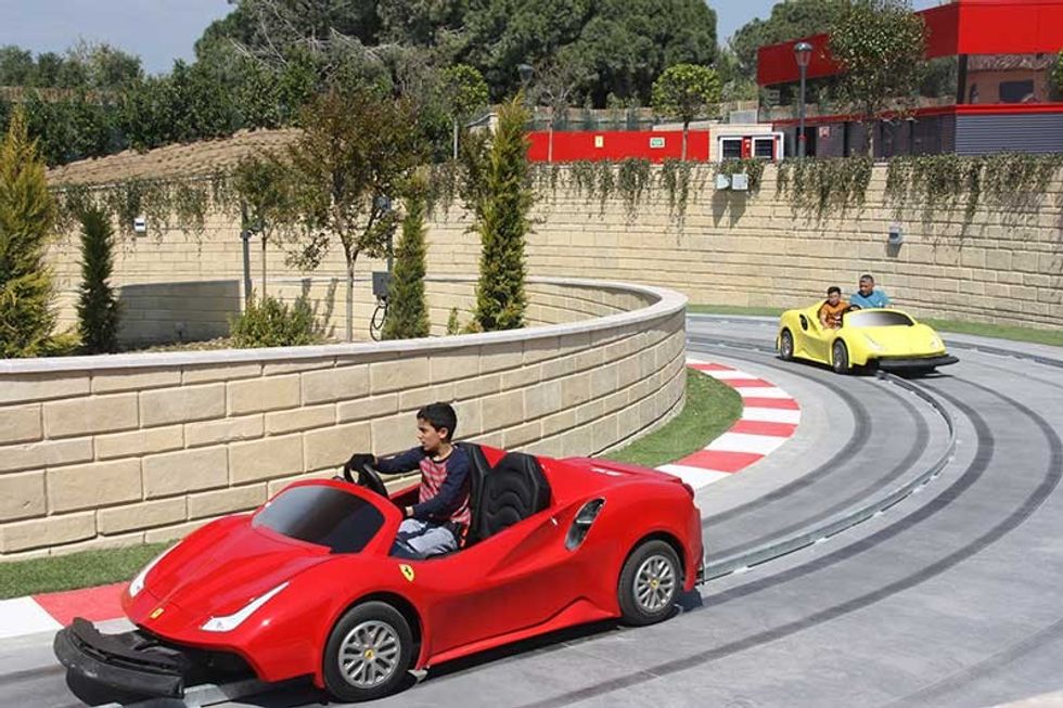 MaranelloGrandRace ferrari land