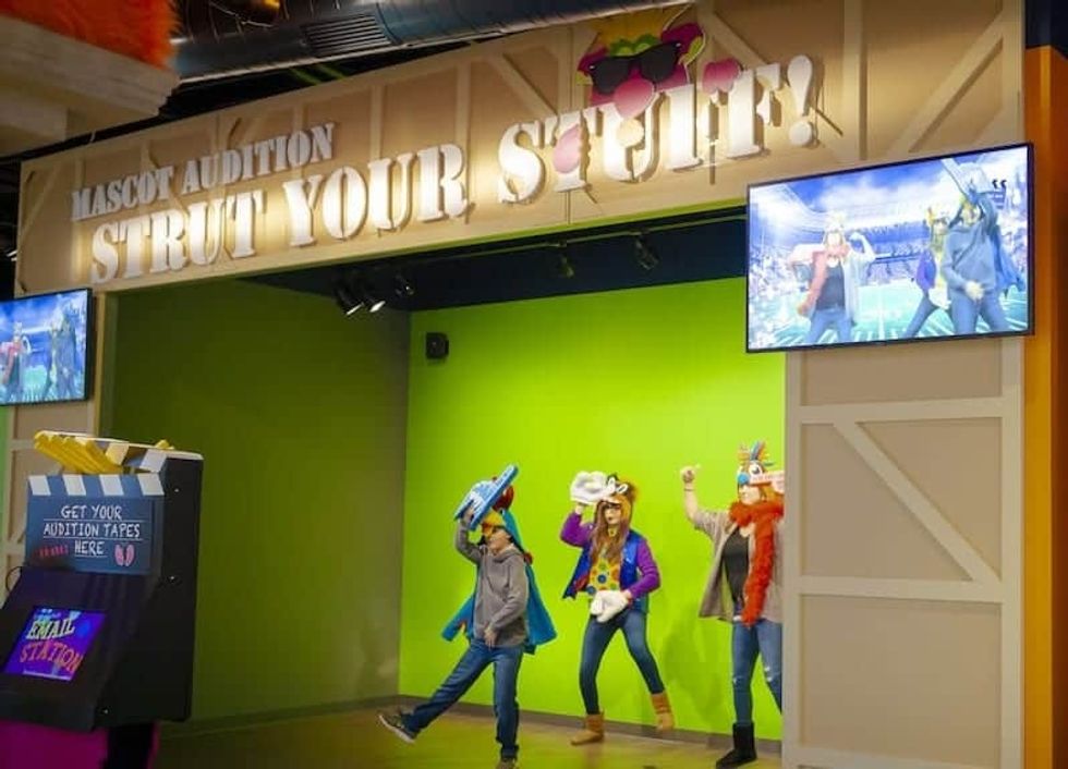 Mascot-Hall-of-Fame-Furry-Arts-Department-Green-Screen