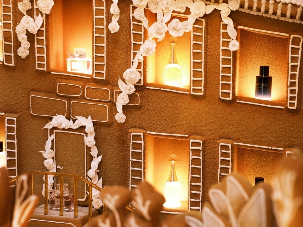 MDM Create DIORxHARRODS Gingerbread London Bottles