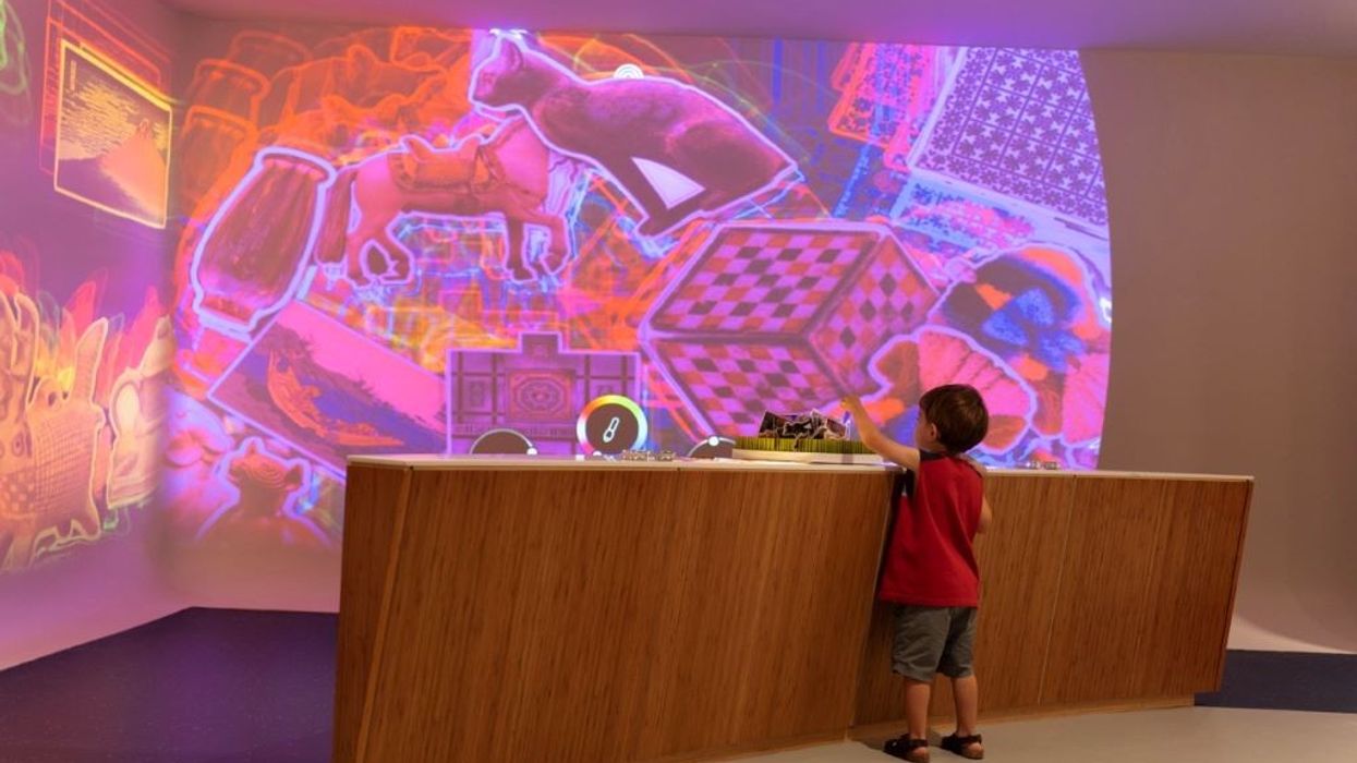 Met 81st Street Studio - projection screen