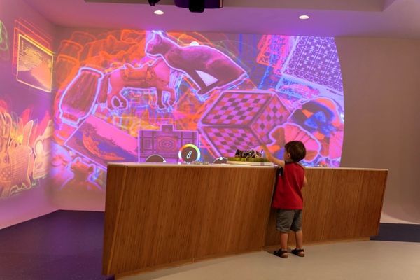 Met 81st Street Studio - projection screen