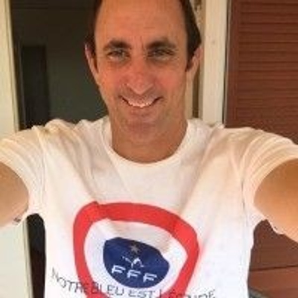 Micah Parzen headshot