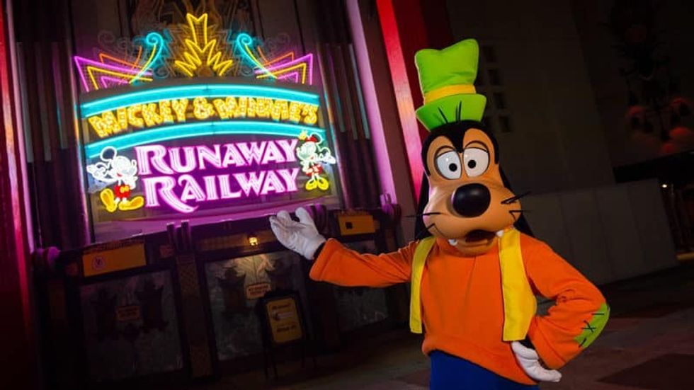 mickey and minnie's runaway railway top theme park attractions