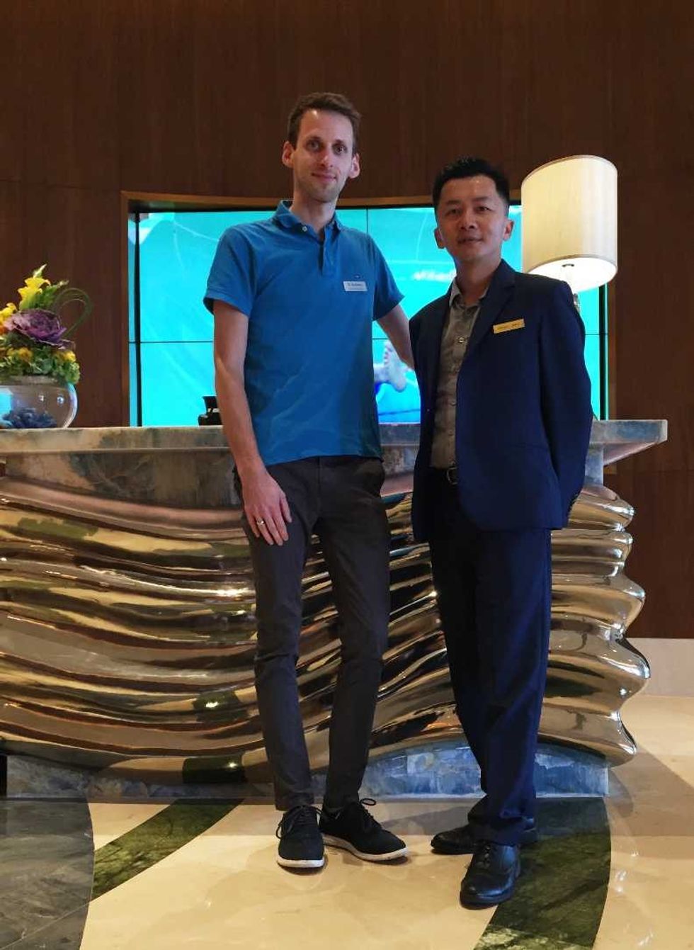 mobaro park specialist and atlantis sanya staff member