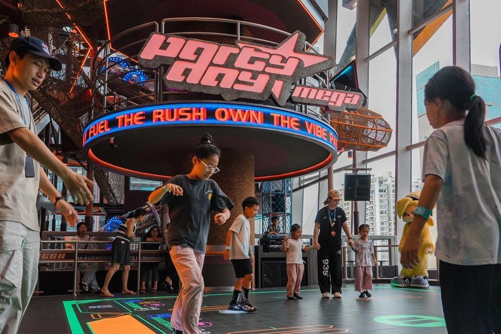 Moment Factory, Augmented Games, Party Day China - LED floor</p><p></p>