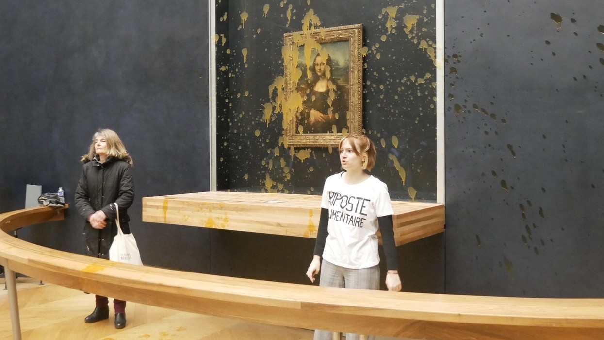 mona lisa louvre protest