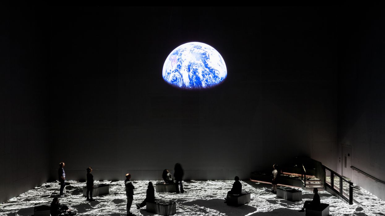 moonwalkers lightroom tom hanks