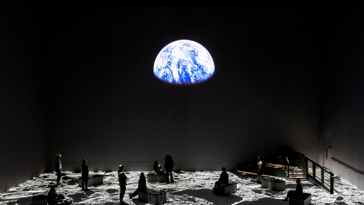 moonwalkers lightroom tom hanks