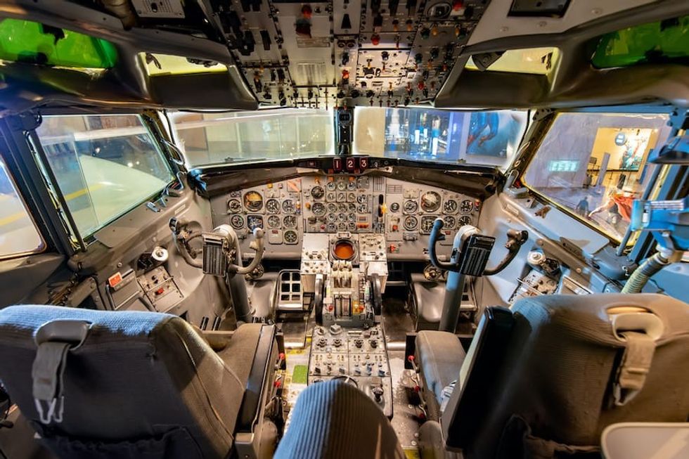 MSI-Chicago exhibit featuring full airplane cockpit