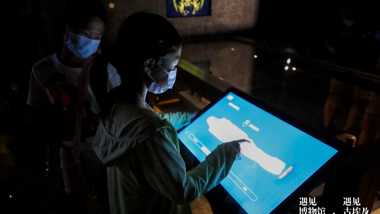 mummies exhibit screen