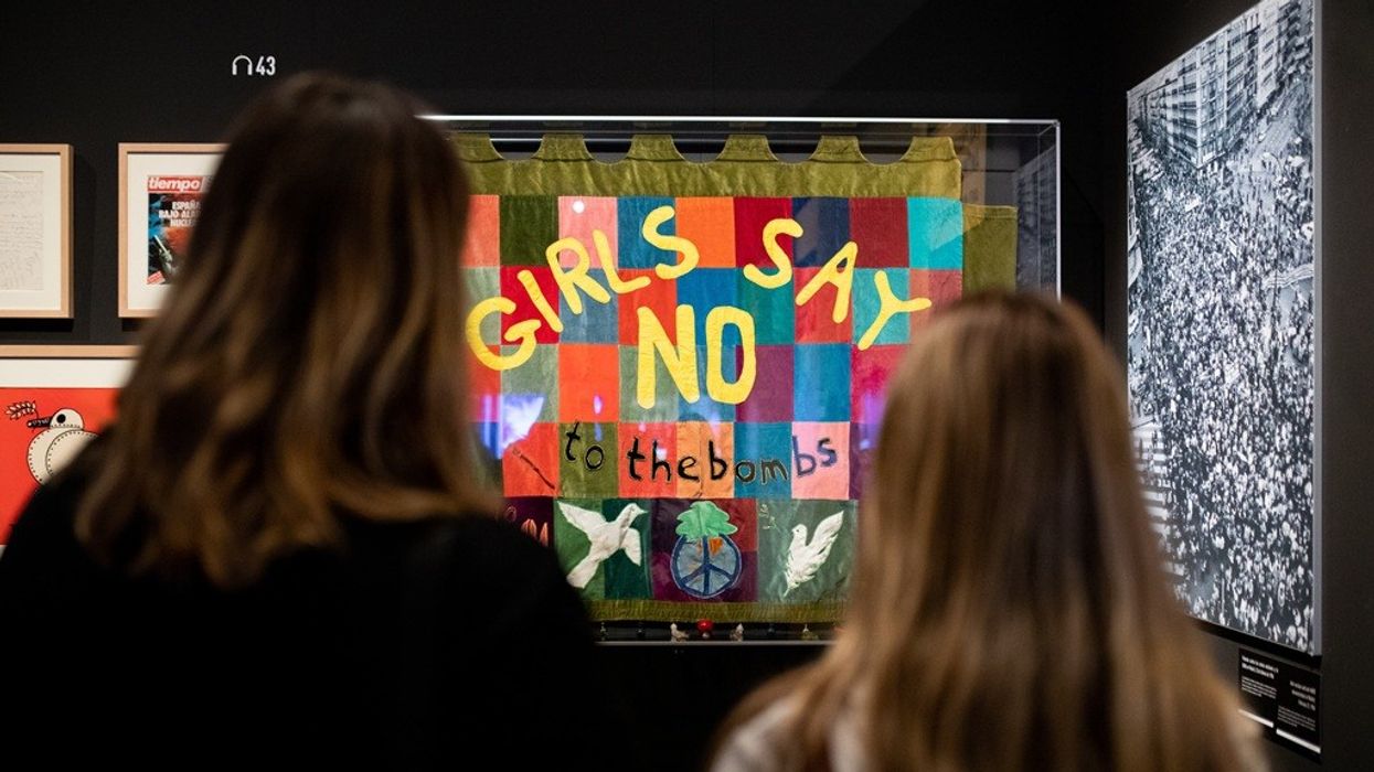 Musealia Girls say no to the bombs (1980) Peace Museum UK © Musealia