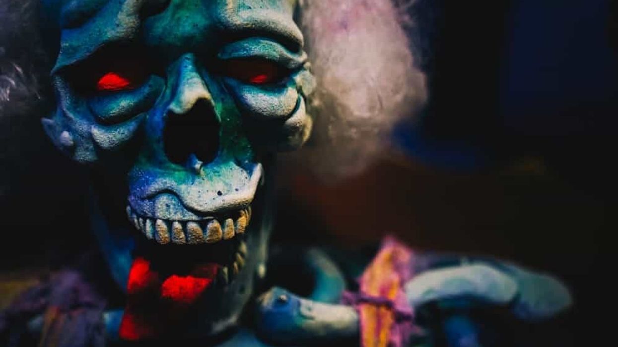 Mystic-Manor-OWA-skelton-face