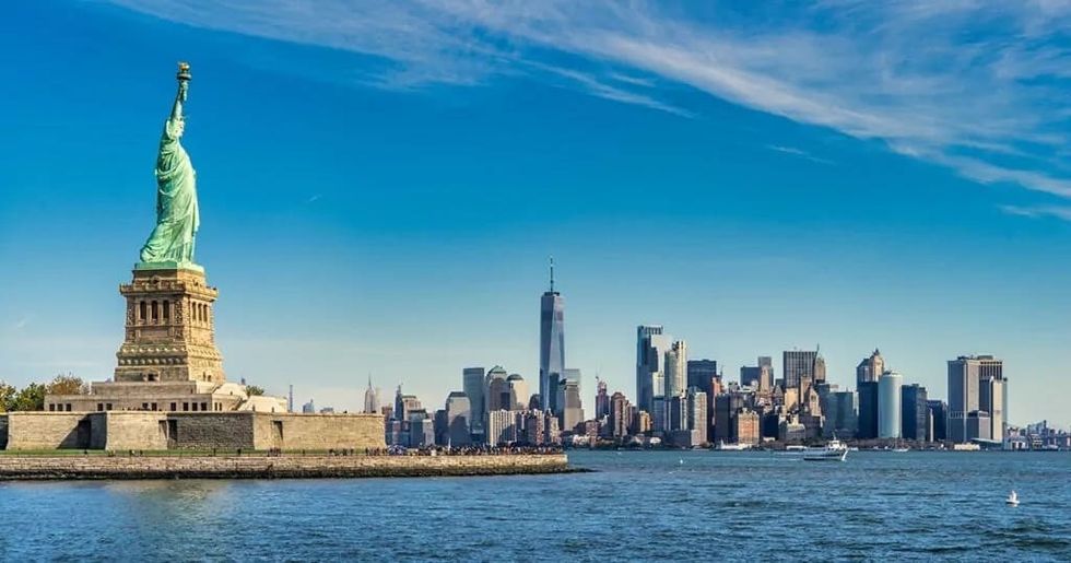New York skyline statue of liberty
