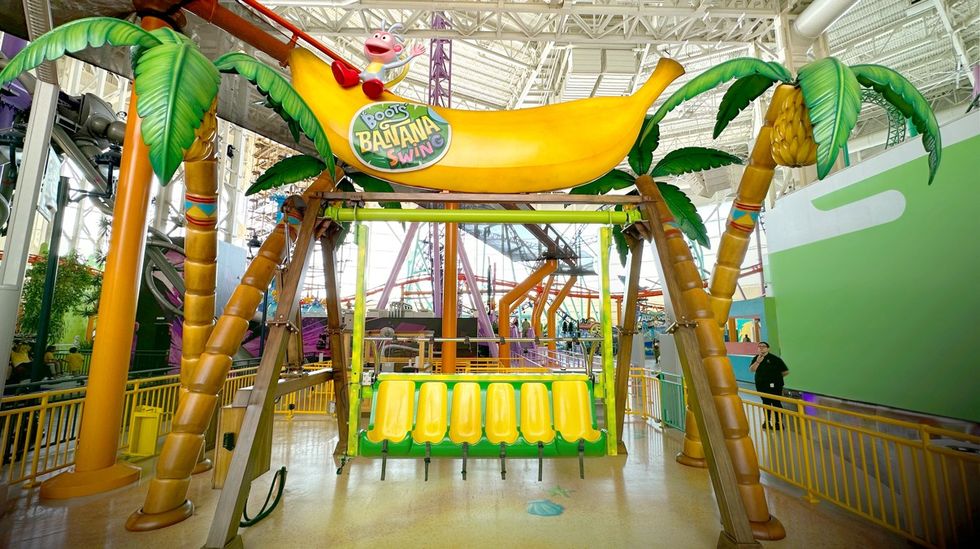 nickelodeon universe new dora the explorer boots ride