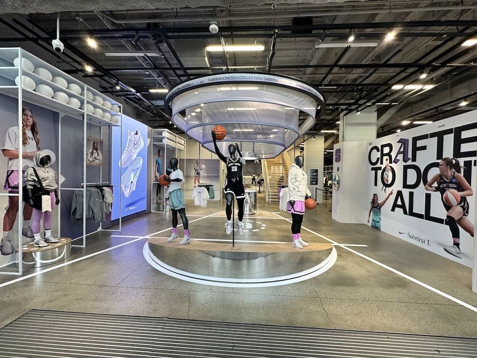 Nike store Chicago Bridgewater Studio
