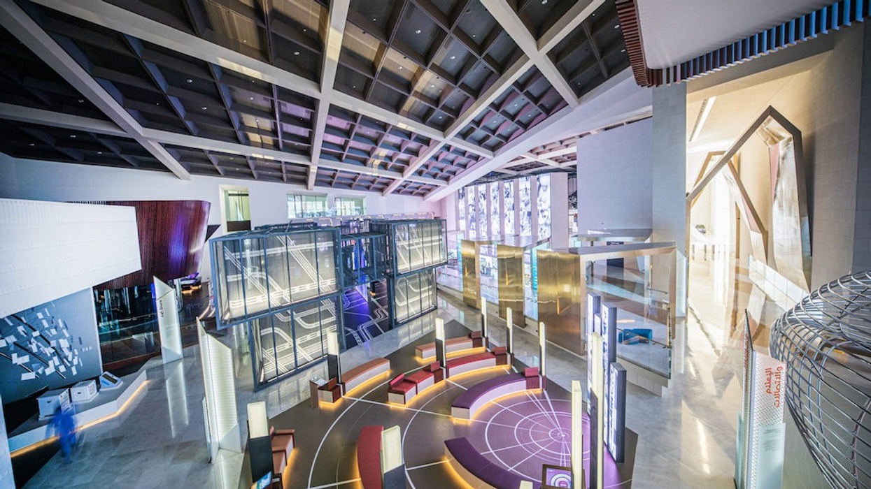 Oman Across Ages Squint:Opera