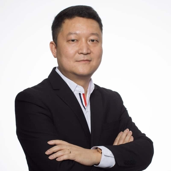 Owen Zhao headshot