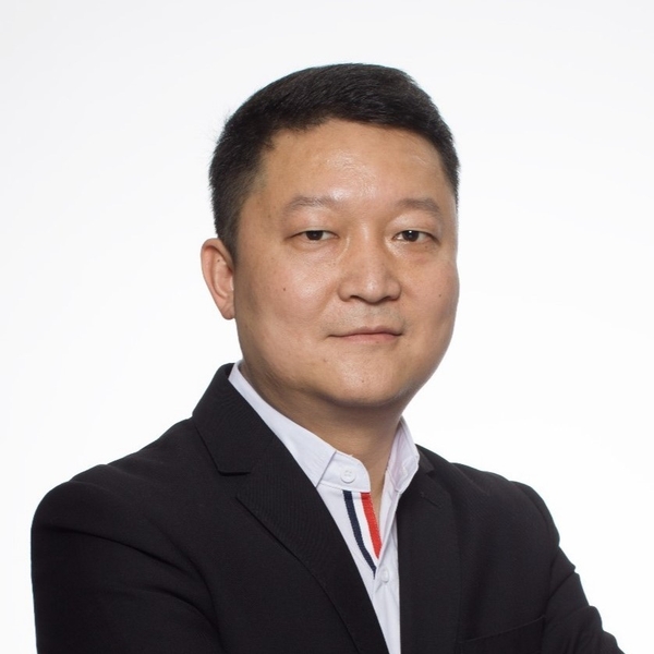 Owen Zhao headshot