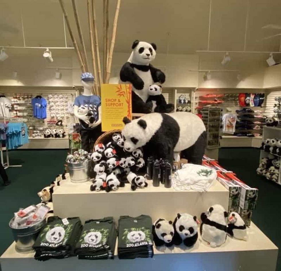 panda-display-zoo-atlanta-store