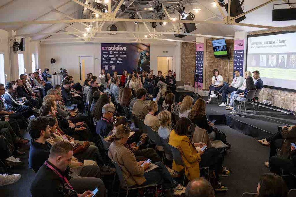 Panel discussion with an audience in On Sale Live 2026 conference room, featuring five speakers on stage.