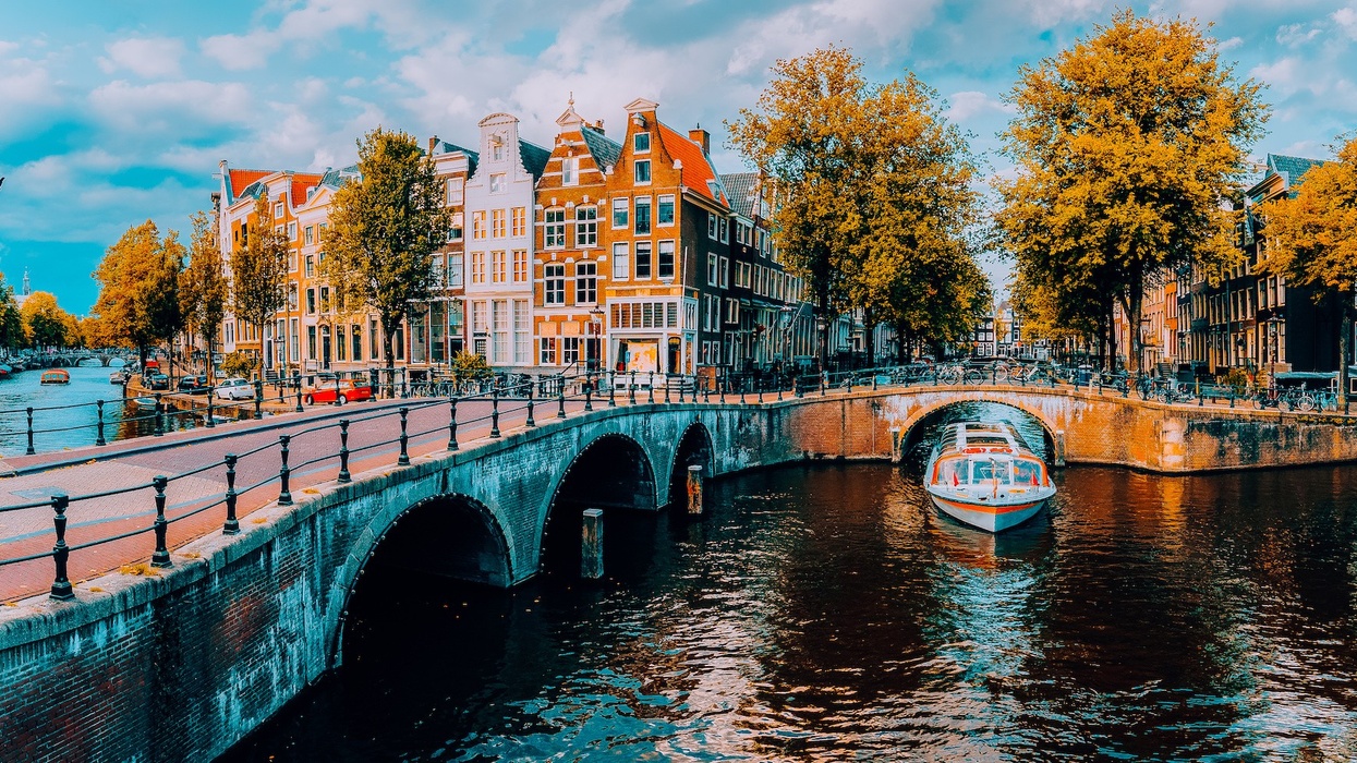 Panorama of Amsterdam. Famous canals und bridges at warm afternoon light. Netherlands.