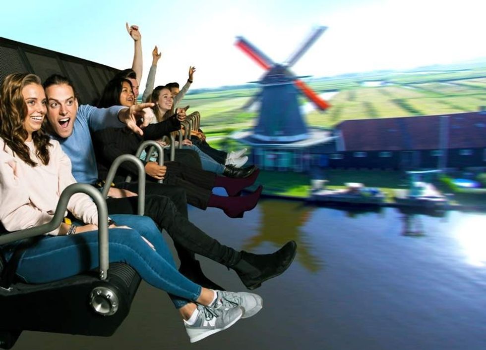 people aboard this is holland flying theatre by leisure expert group
